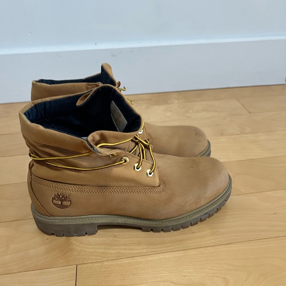 Beige Timberland Boots Size 10 men used good. - Picture 3 of 6